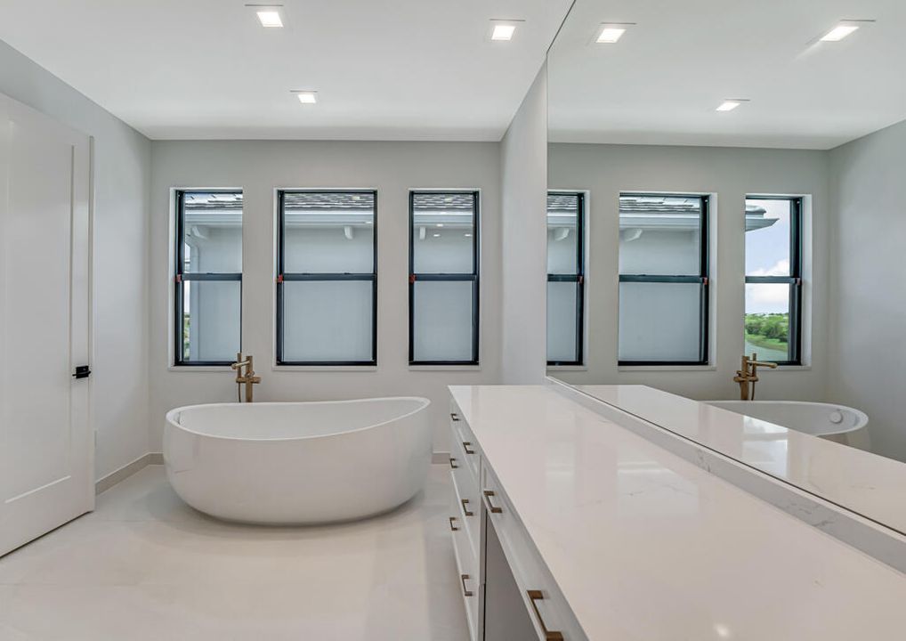 Под контрактом: $1,499,900 (5 спален, 7 ванн, 4267 Квадратных фут)