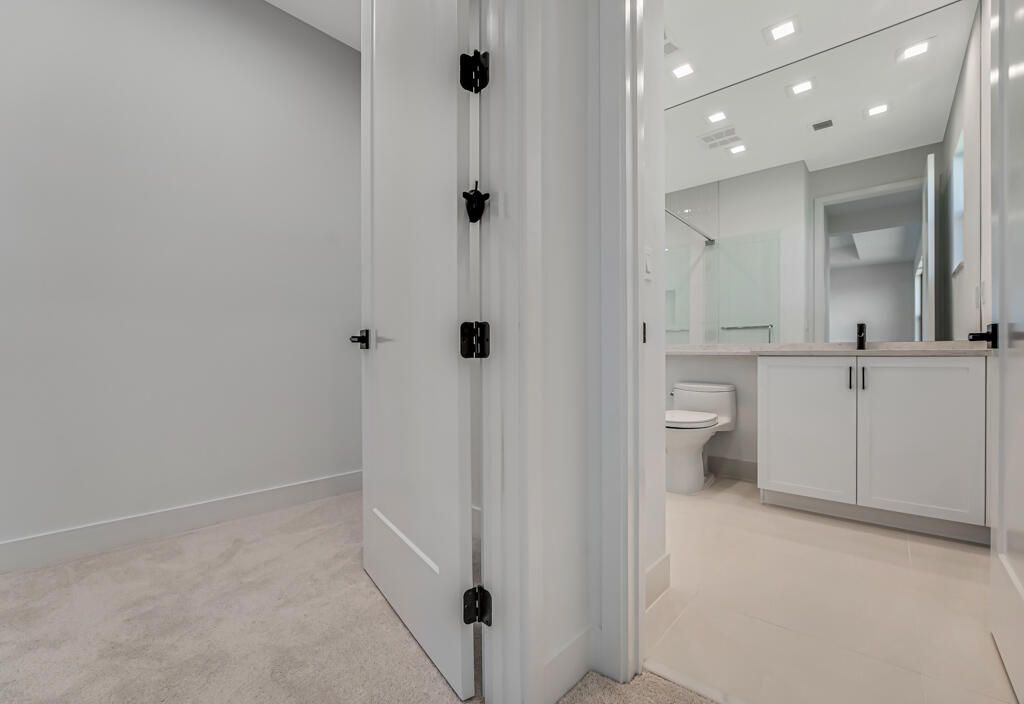 Под контрактом: $1,499,900 (5 спален, 7 ванн, 4267 Квадратных фут)