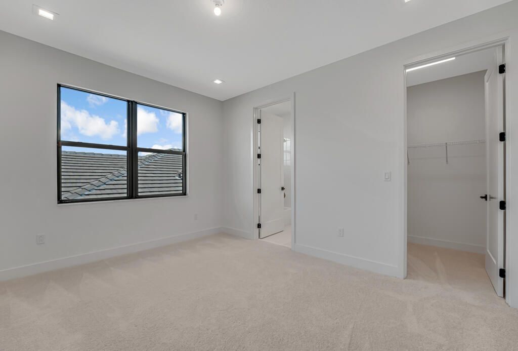 Под контрактом: $1,499,900 (5 спален, 7 ванн, 4267 Квадратных фут)