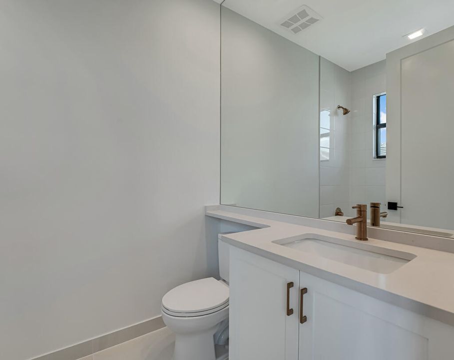 Под контрактом: $1,499,900 (5 спален, 7 ванн, 4267 Квадратных фут)