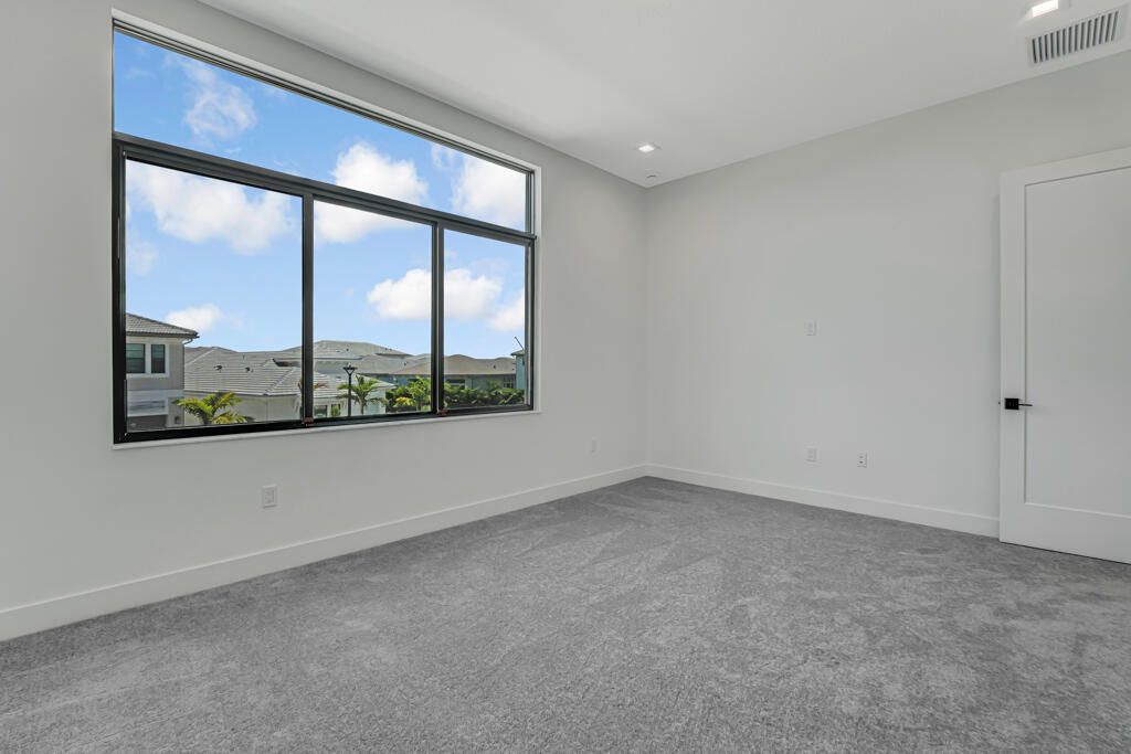 Под контрактом: $1,499,900 (5 спален, 7 ванн, 4267 Квадратных фут)