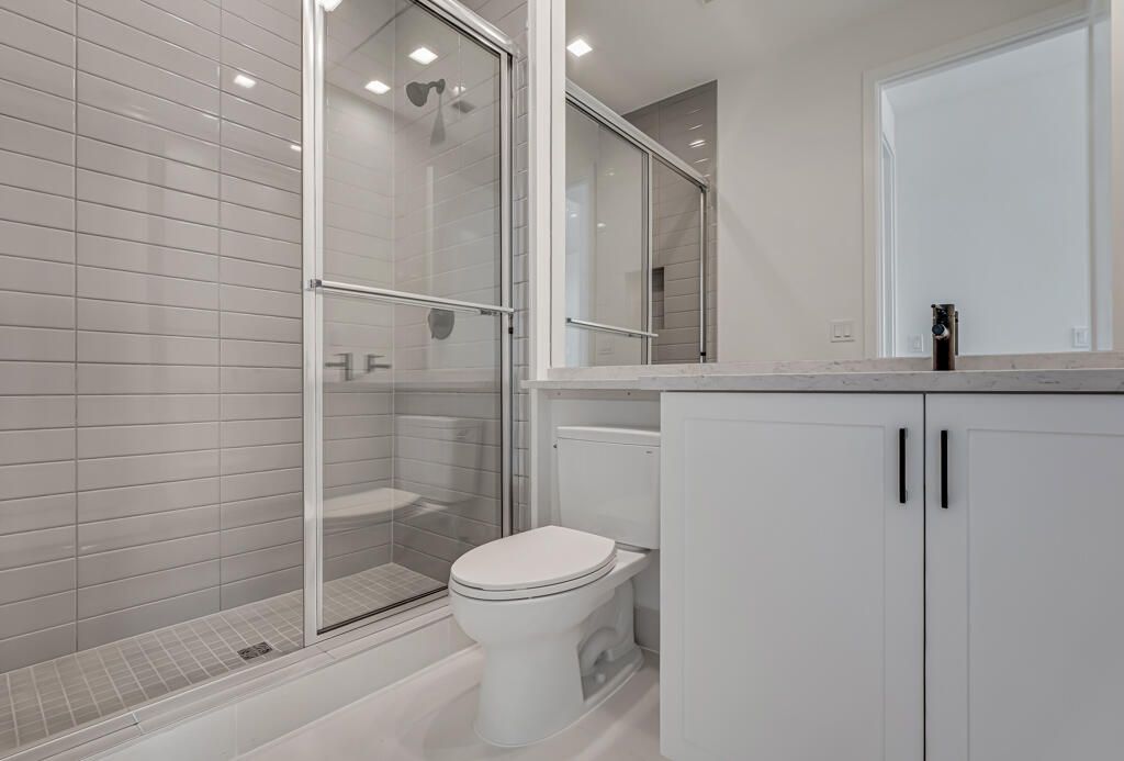 Под контрактом: $1,499,900 (5 спален, 7 ванн, 4267 Квадратных фут)