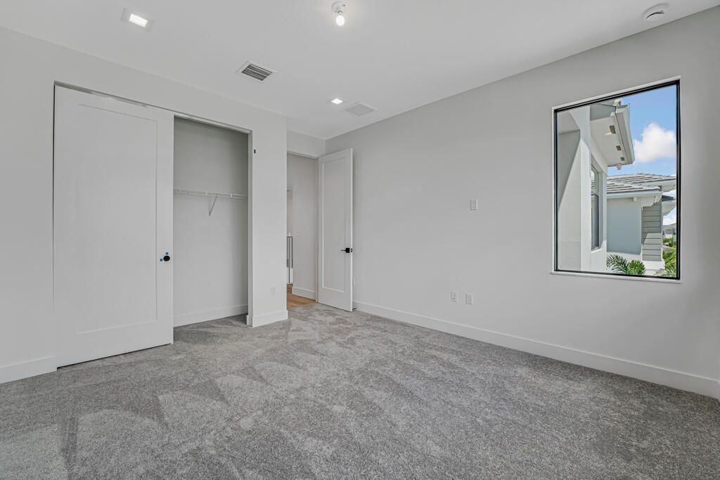 Под контрактом: $1,499,900 (5 спален, 7 ванн, 4267 Квадратных фут)