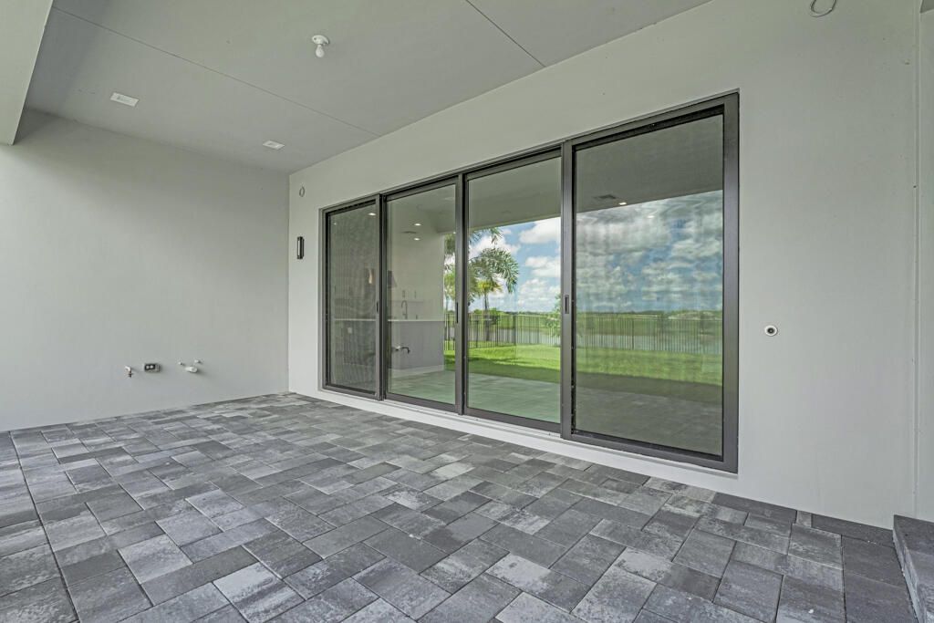 Под контрактом: $1,499,900 (5 спален, 7 ванн, 4267 Квадратных фут)