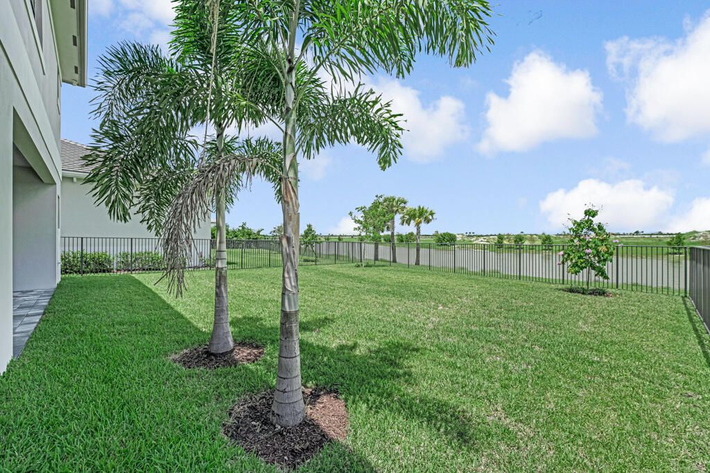 Под контрактом: $1,499,900 (5 спален, 7 ванн, 4267 Квадратных фут)