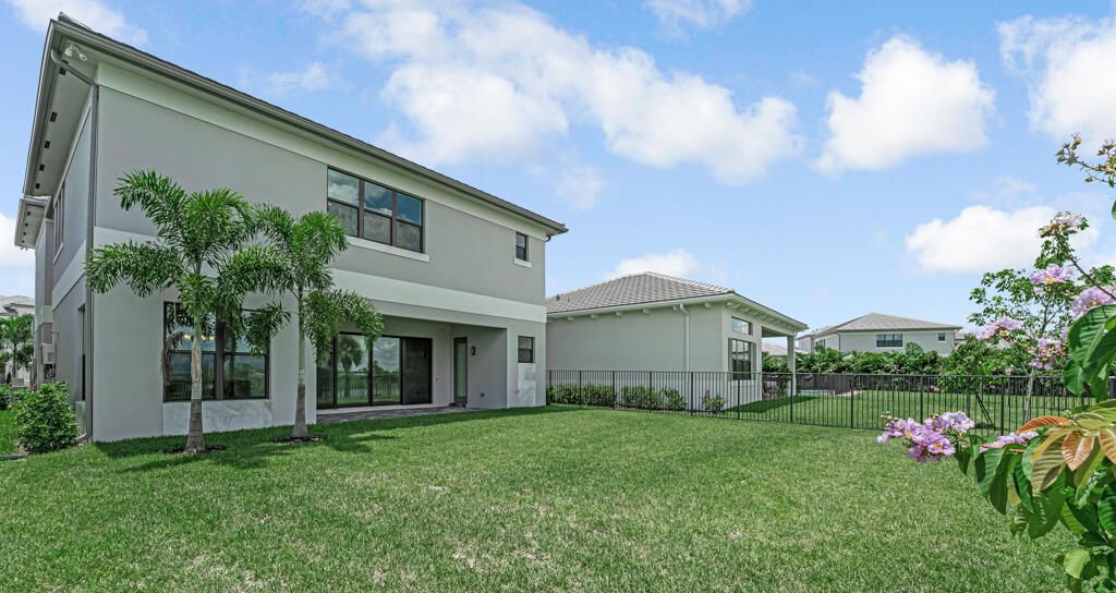 Под контрактом: $1,499,900 (5 спален, 7 ванн, 4267 Квадратных фут)