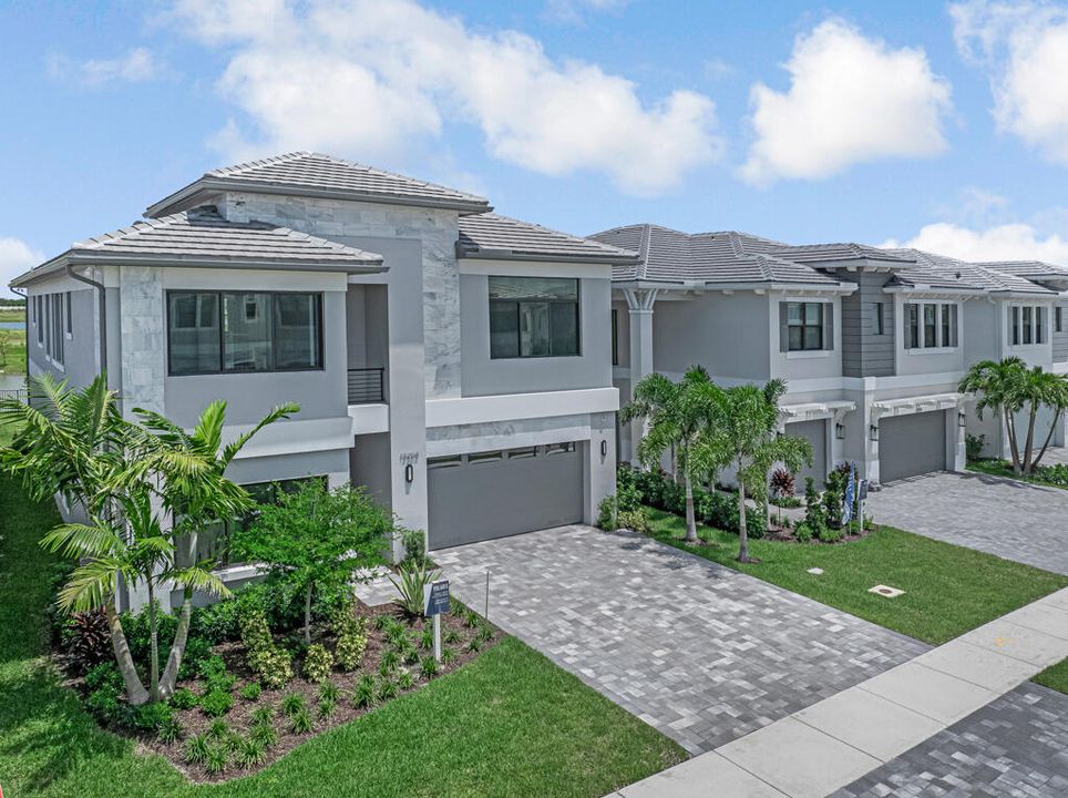 Под контрактом: $1,499,900 (5 спален, 7 ванн, 4267 Квадратных фут)