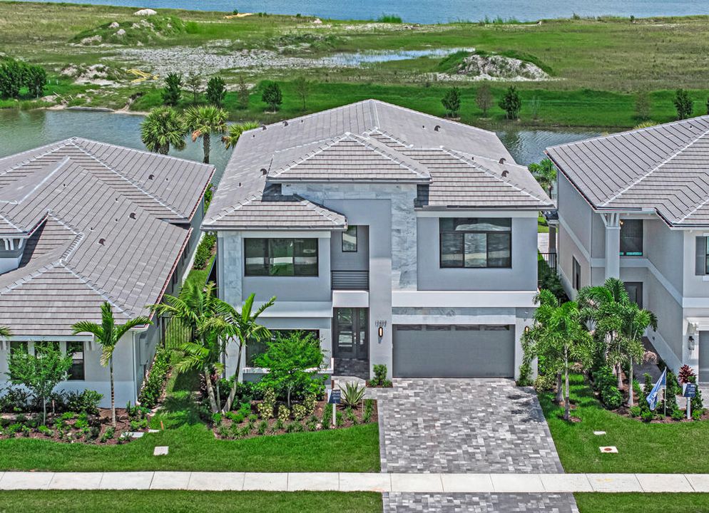 Под контрактом: $1,499,900 (5 спален, 7 ванн, 4267 Квадратных фут)