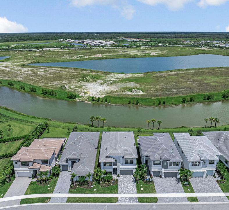 Под контрактом: $1,499,900 (5 спален, 7 ванн, 4267 Квадратных фут)