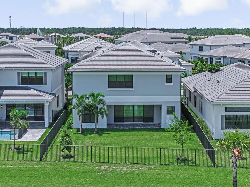 Под контрактом: $1,499,900 (5 спален, 7 ванн, 4267 Квадратных фут)