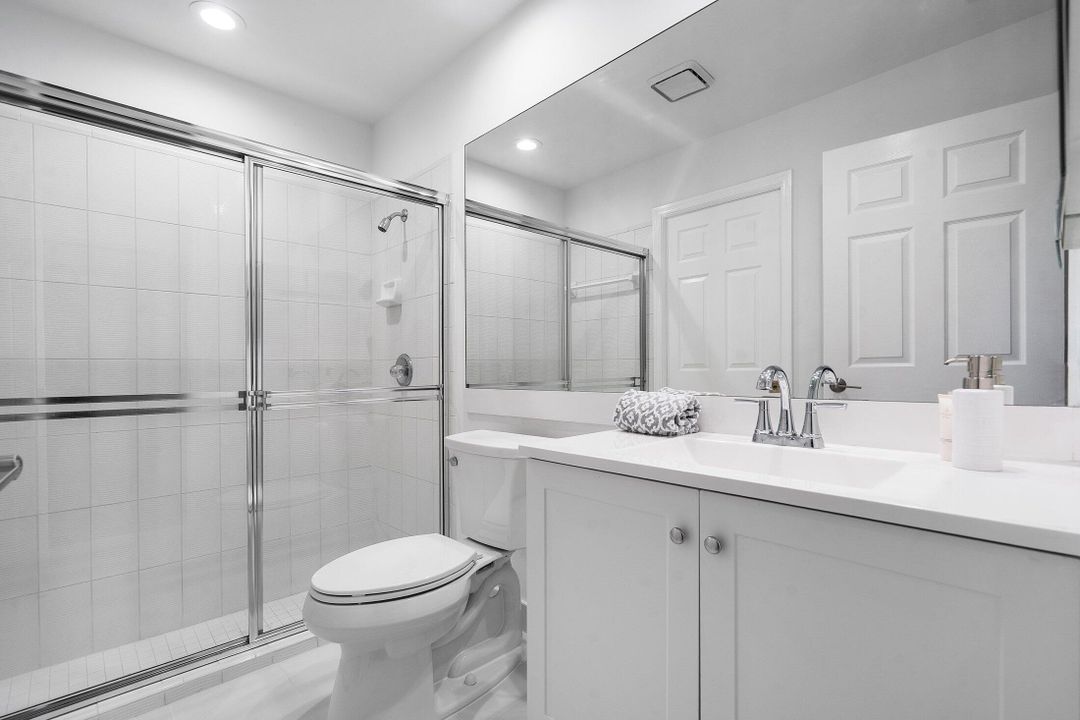 Activo con contrato: $2,275,000 (4 camas, 4 baños, 4546 Pies cuadrados)