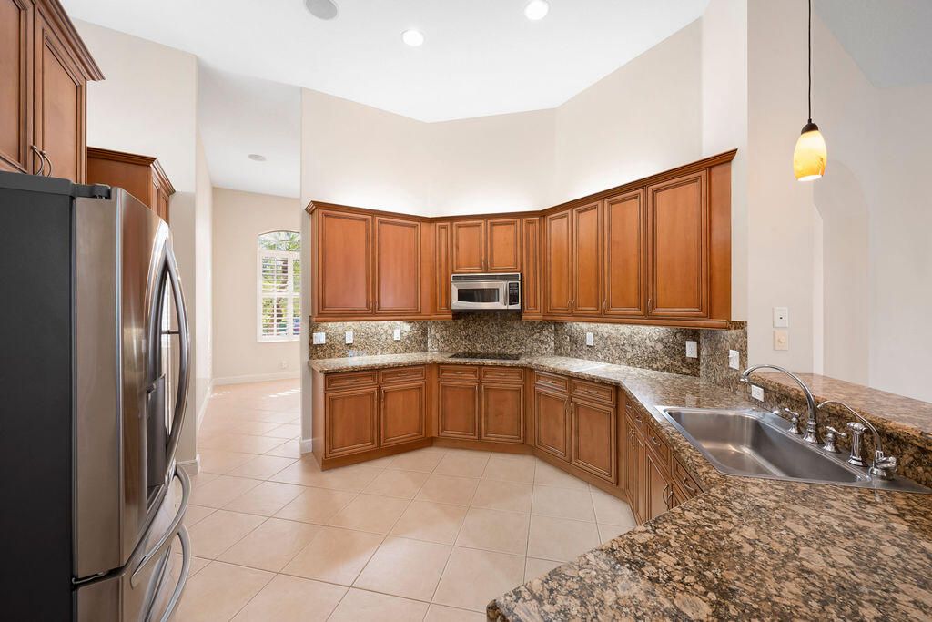 For Rent: $5,500 (3 beds, 3 baths, 2627 Square Feet)