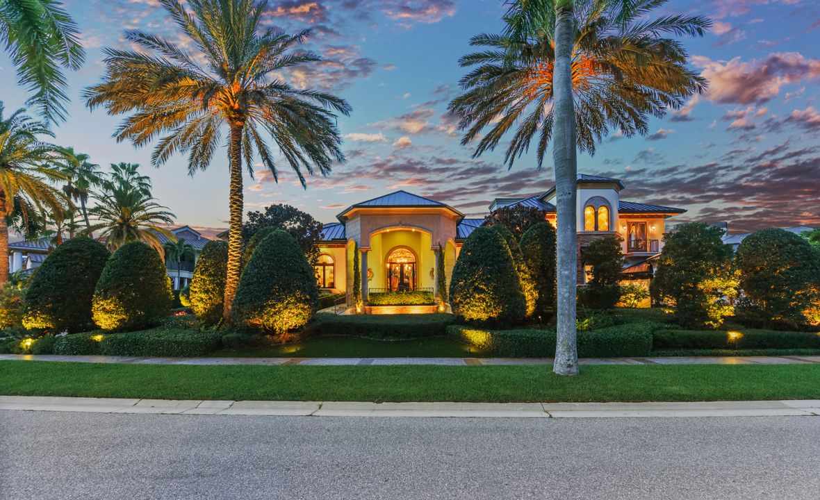 Recently Sold: $6,950,000 (5 beds, 6 baths, 6904 Square Feet)