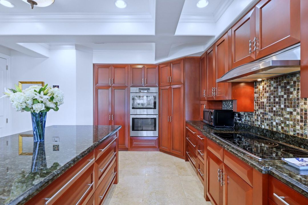 待售: $4,275,000 (5 贝兹, 5 浴室, 3813 平方英尺)