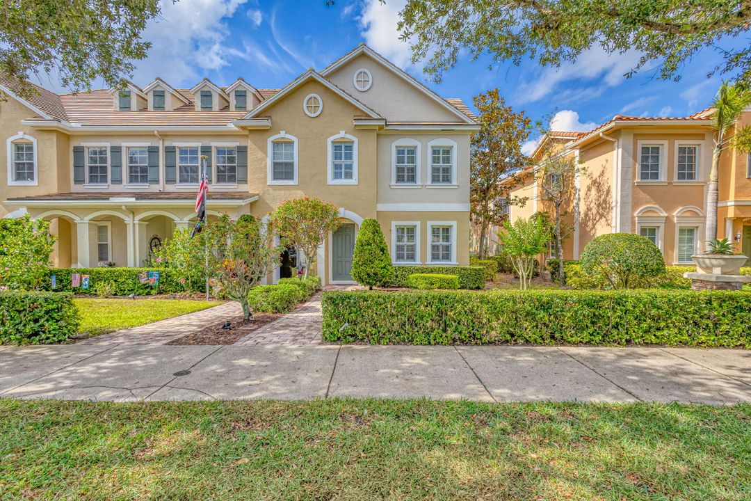 Recently Rented: $3,900 (3 beds, 2 baths, 2310 Square Feet)