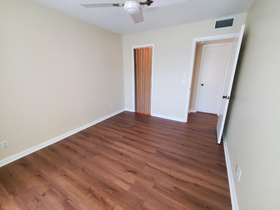 待售: $103,999 (2 贝兹, 1 浴室, 828 平方英尺)