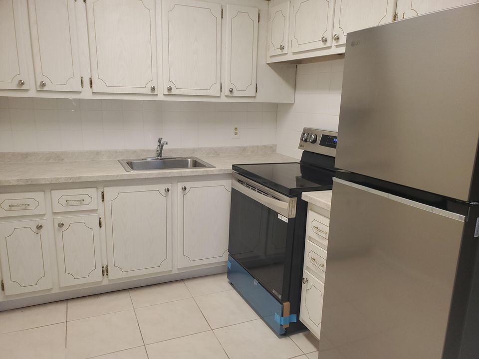 待售: $103,999 (2 贝兹, 1 浴室, 828 平方英尺)