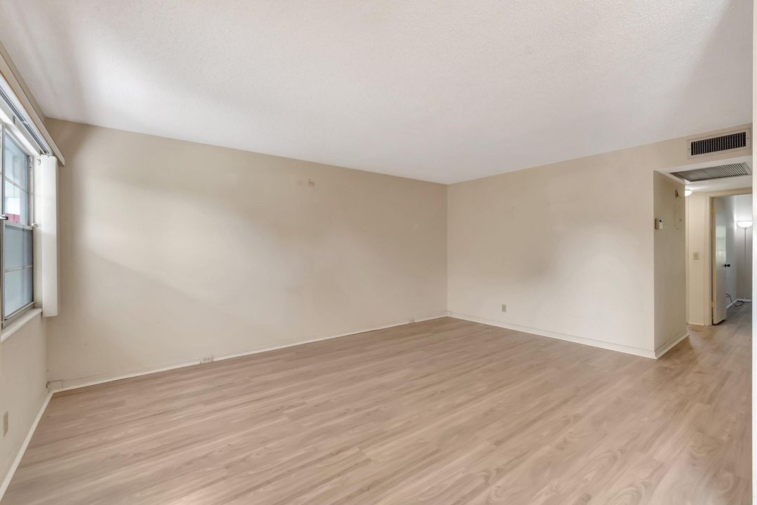 Active With Contract: $99,000 (2 beds, 1 baths, 841 Square Feet)