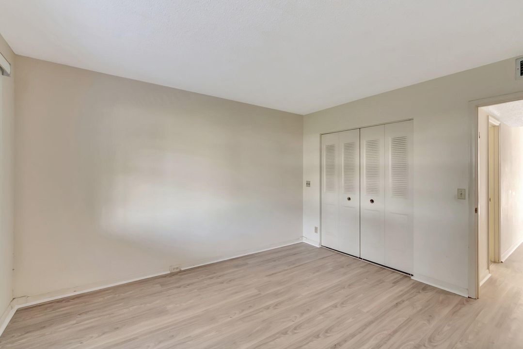Active With Contract: $99,000 (2 beds, 1 baths, 841 Square Feet)