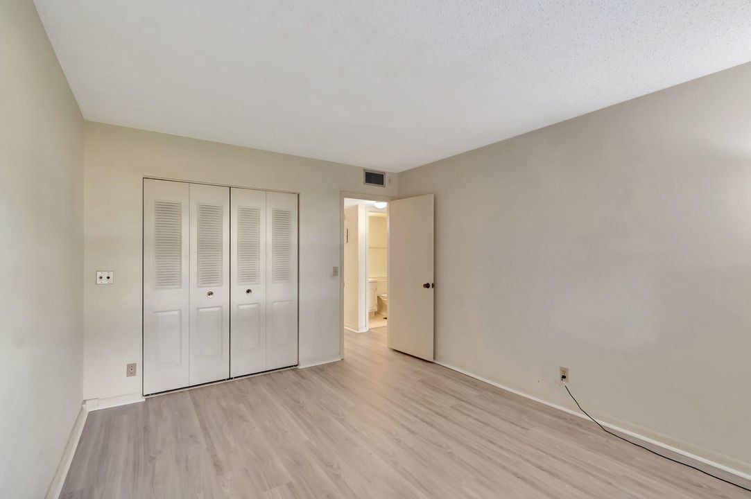 Active With Contract: $99,000 (2 beds, 1 baths, 841 Square Feet)