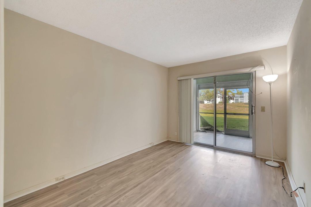 Active With Contract: $99,000 (2 beds, 1 baths, 841 Square Feet)