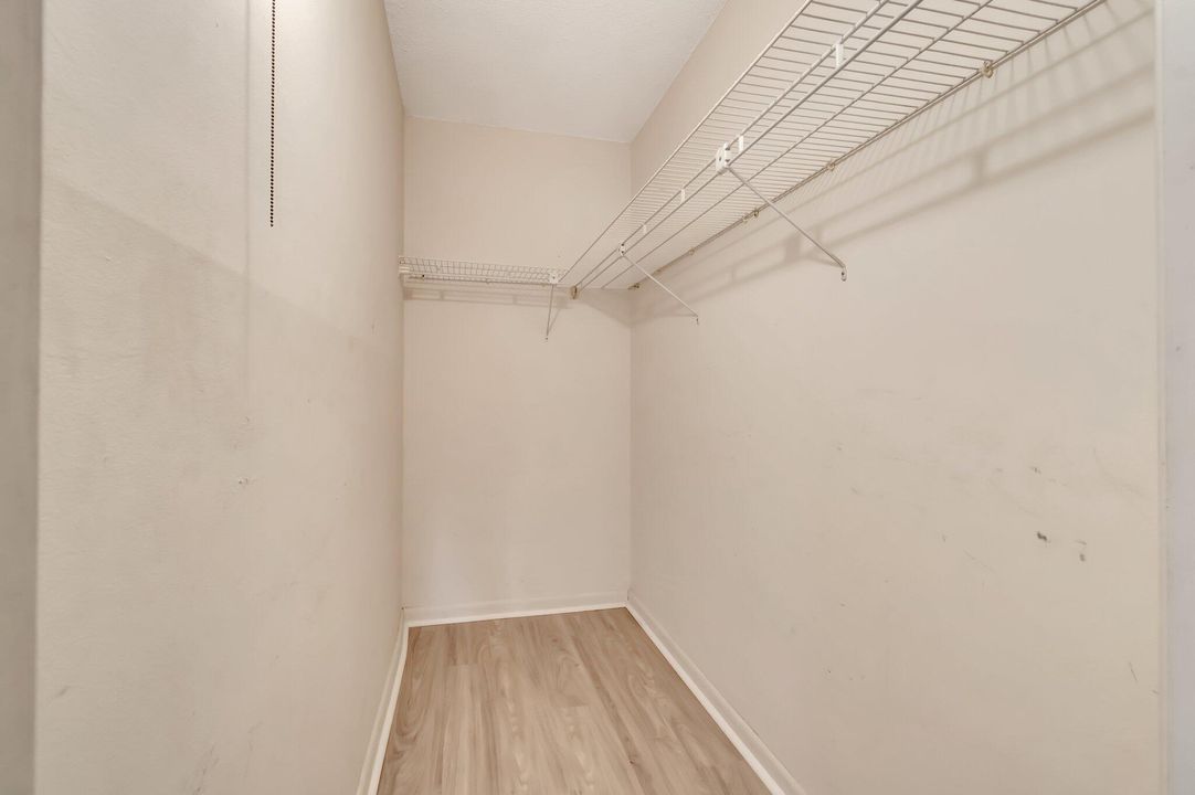 Active With Contract: $99,000 (2 beds, 1 baths, 841 Square Feet)