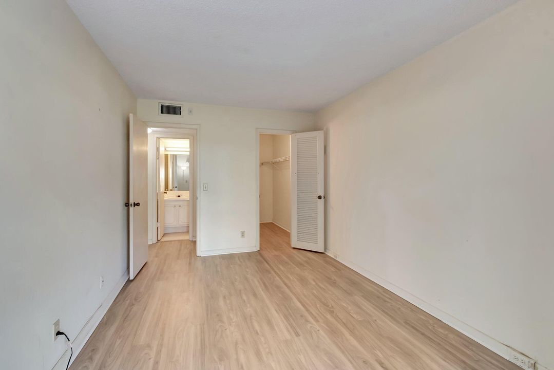 Active With Contract: $99,000 (2 beds, 1 baths, 841 Square Feet)