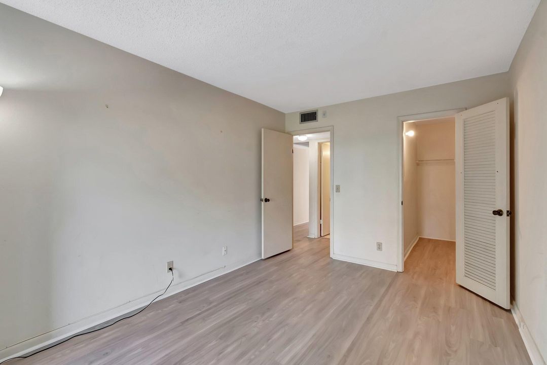 Active With Contract: $99,000 (2 beds, 1 baths, 841 Square Feet)