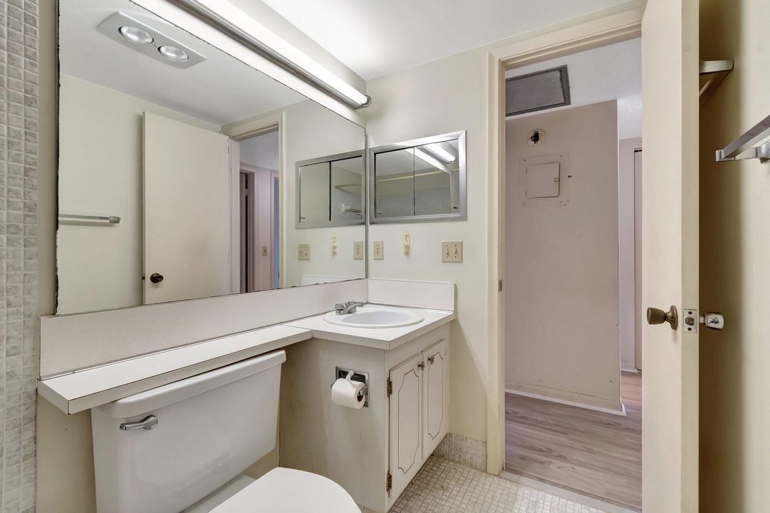 Active With Contract: $99,000 (2 beds, 1 baths, 841 Square Feet)