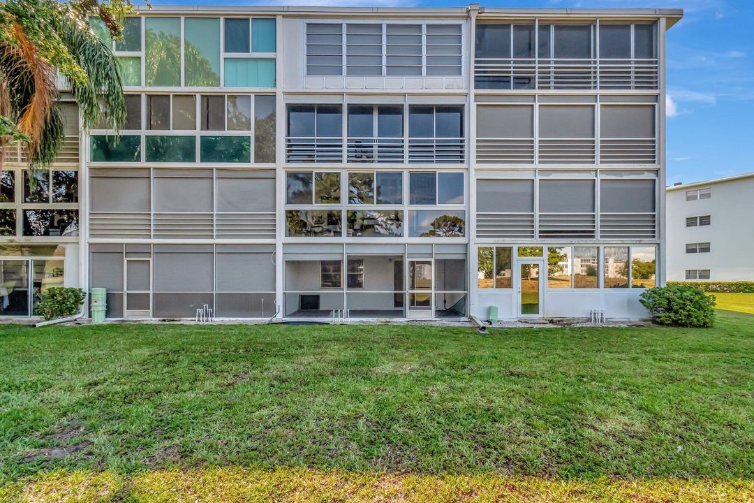 Active With Contract: $99,000 (2 beds, 1 baths, 841 Square Feet)