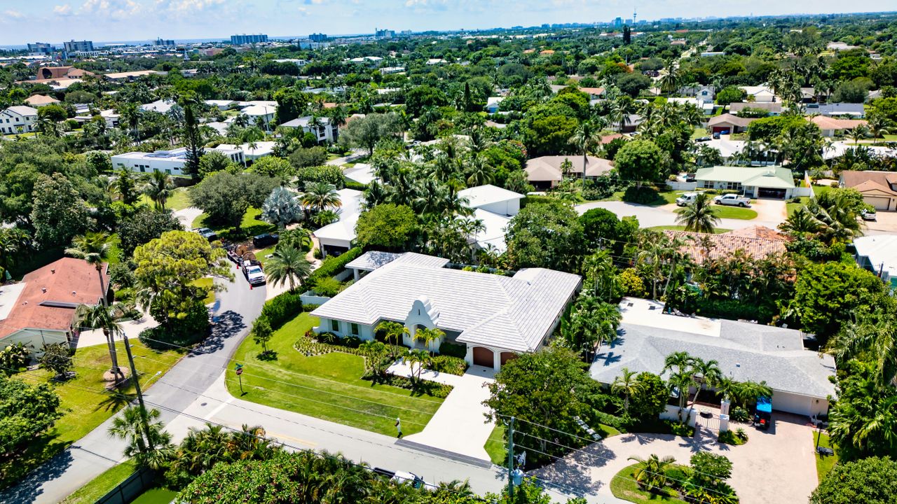 合同活跃: $4,100,000 (4 贝兹, 3 浴室, 3207 平方英尺)