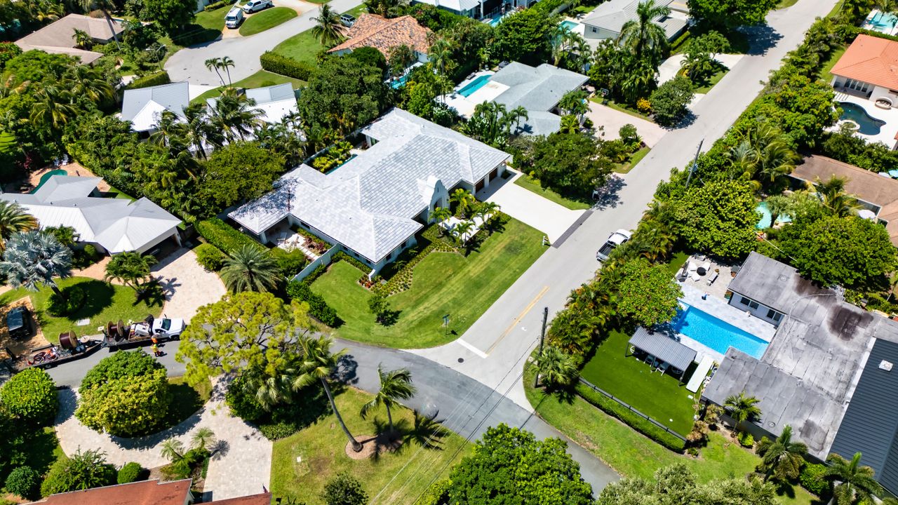 合同活跃: $4,100,000 (4 贝兹, 3 浴室, 3207 平方英尺)