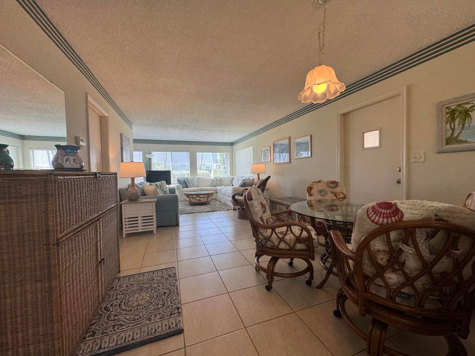 For Rent: $3,500 (2 beds, 1 baths, 925 Square Feet)