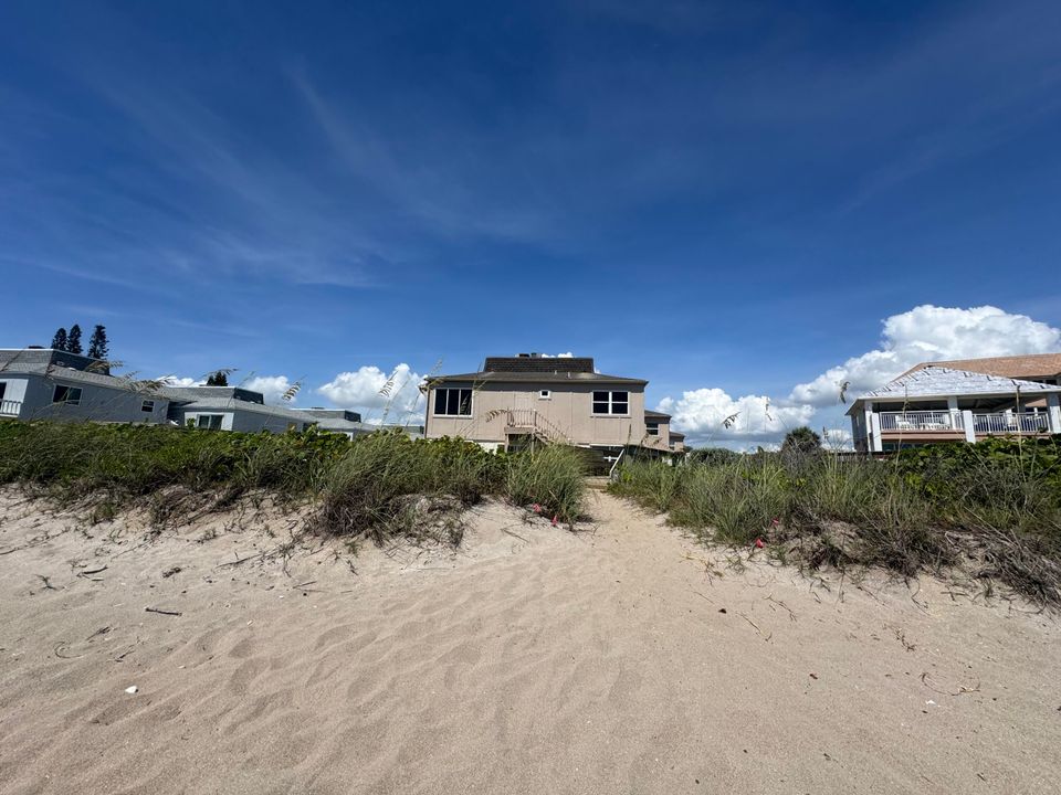 For Rent: $3,500 (2 beds, 1 baths, 925 Square Feet)