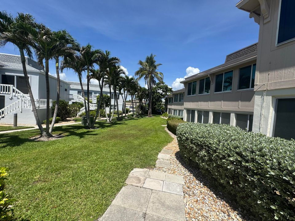 For Rent: $3,500 (2 beds, 1 baths, 925 Square Feet)