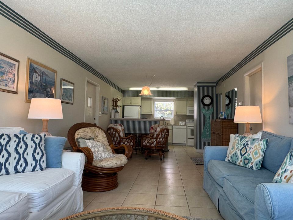 For Rent: $3,500 (2 beds, 1 baths, 925 Square Feet)