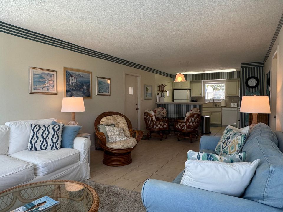 For Rent: $3,500 (2 beds, 1 baths, 925 Square Feet)