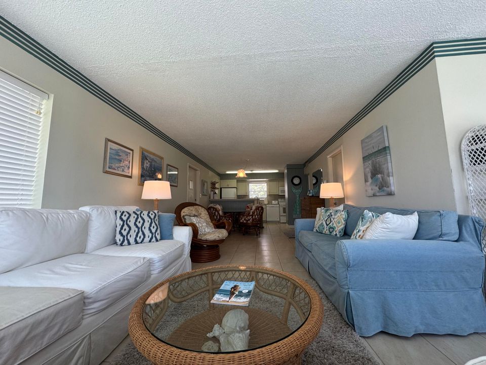 For Rent: $3,500 (2 beds, 1 baths, 925 Square Feet)