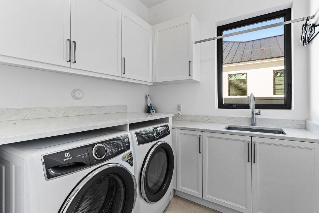 For Rent: $32,000 (4 beds, 3 baths, 3390 Square Feet)