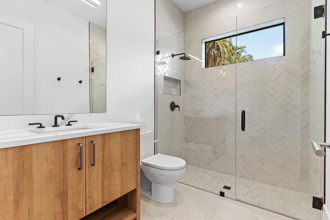 For Rent: $32,000 (4 beds, 3 baths, 3390 Square Feet)