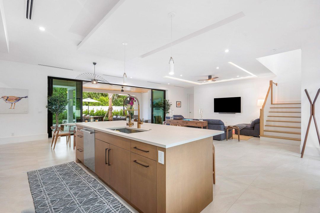 For Rent: $32,000 (4 beds, 3 baths, 3390 Square Feet)