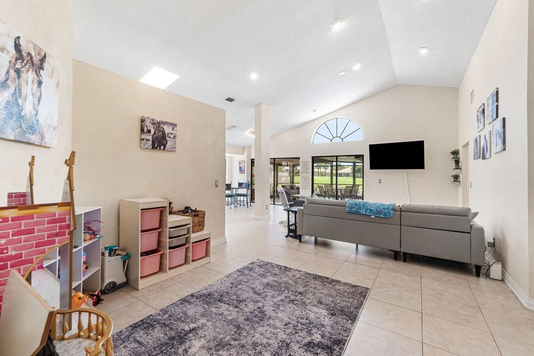 Active With Contract: $195,000 (3 beds, 3 baths, 1809 Square Feet)