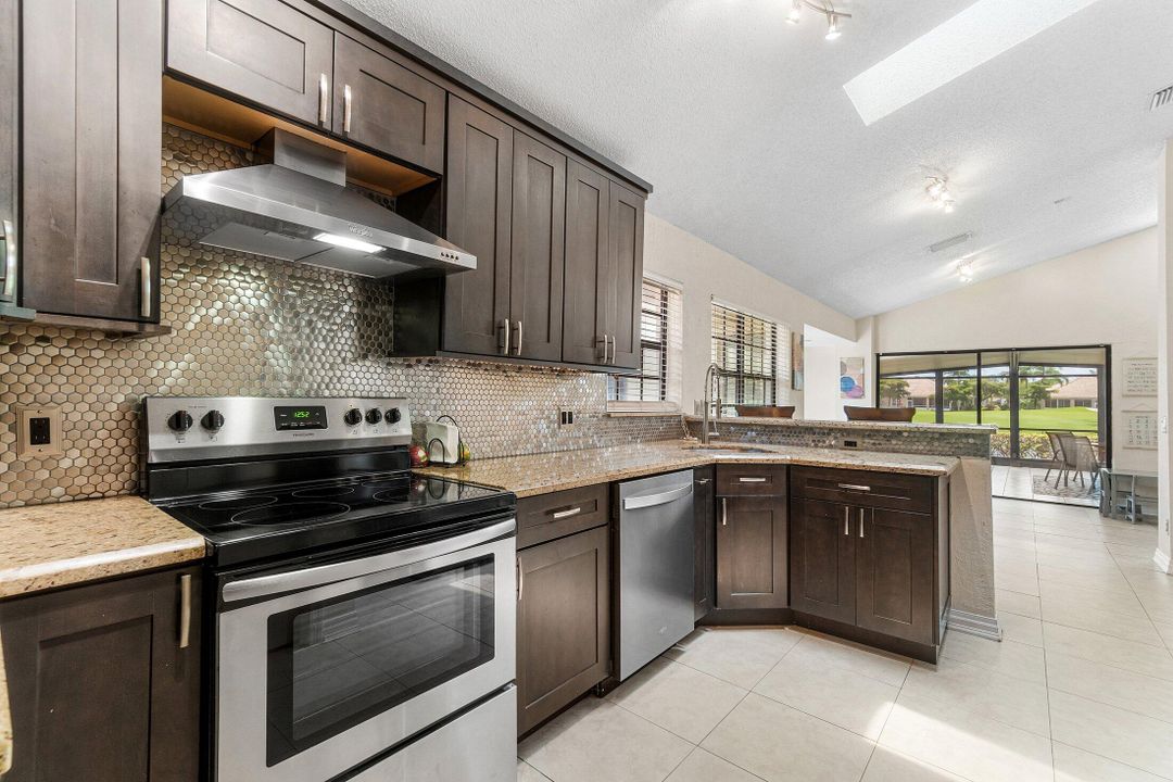 Active With Contract: $195,000 (3 beds, 3 baths, 1809 Square Feet)