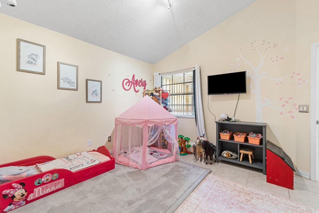 Active With Contract: $195,000 (3 beds, 3 baths, 1809 Square Feet)