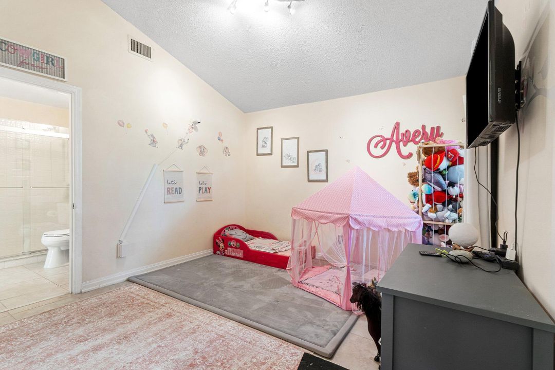 Active With Contract: $195,000 (3 beds, 3 baths, 1809 Square Feet)