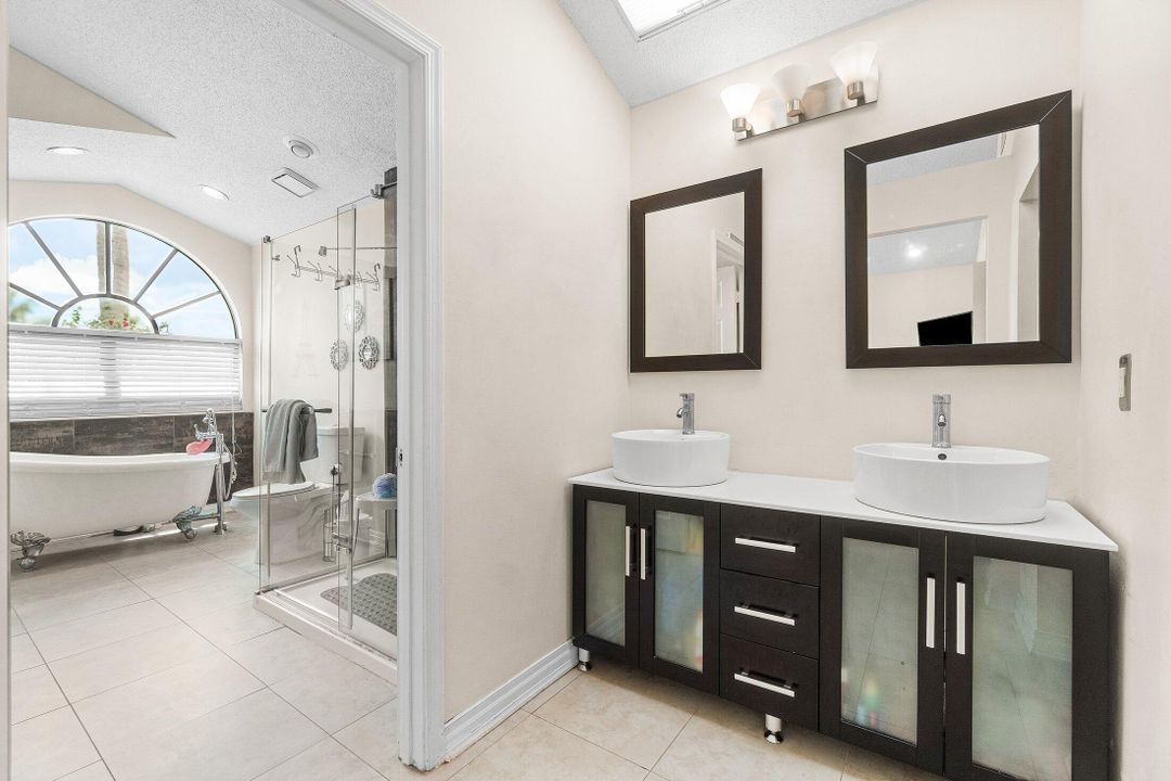 Active With Contract: $195,000 (3 beds, 3 baths, 1809 Square Feet)