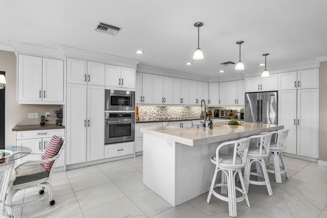 En Venta: $1,880,000 (4 camas, 3 baños, 2931 Pies cuadrados)