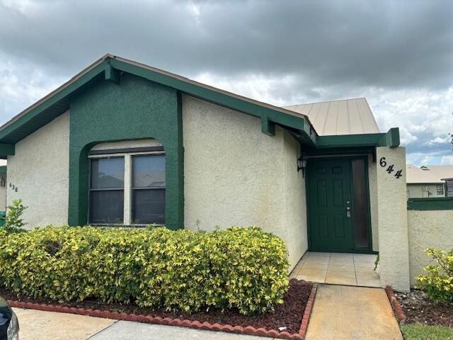 Recently Rented: $1,700 (3 beds, 2 baths, 1062 Square Feet)