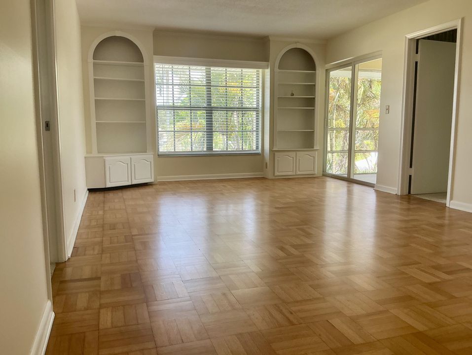 Activo con contrato: $1,900 (2 camas, 2 baños, 959 Pies cuadrados)