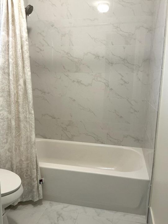 Activo con contrato: $1,900 (2 camas, 2 baños, 959 Pies cuadrados)